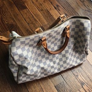 Pre-Loved speedy LV Bag in great condition!